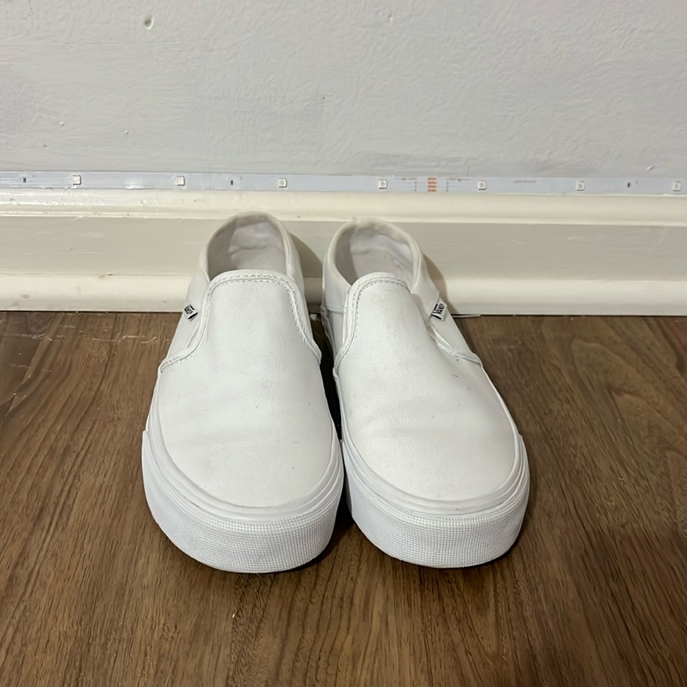 NWOT White Vans Size 5.5!